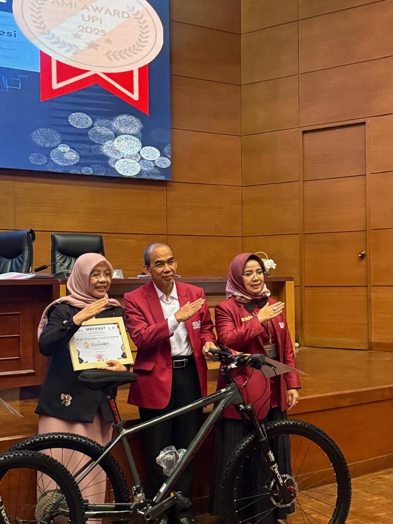 Raih Penghargaan Tertinggi, S3 Pendidikan Teknologi dan Kejuruan UPI Sabet Juara I AMI AWARD 2024