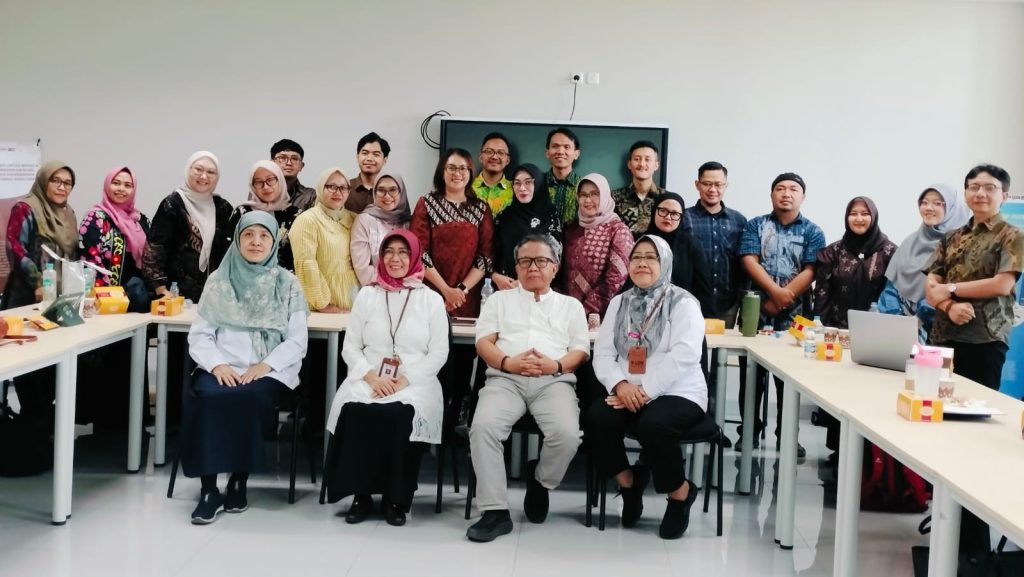“Workshop Kreasi Seni: Reuse Sampah Plastik Bernilai Artistik dan Ekonomi”