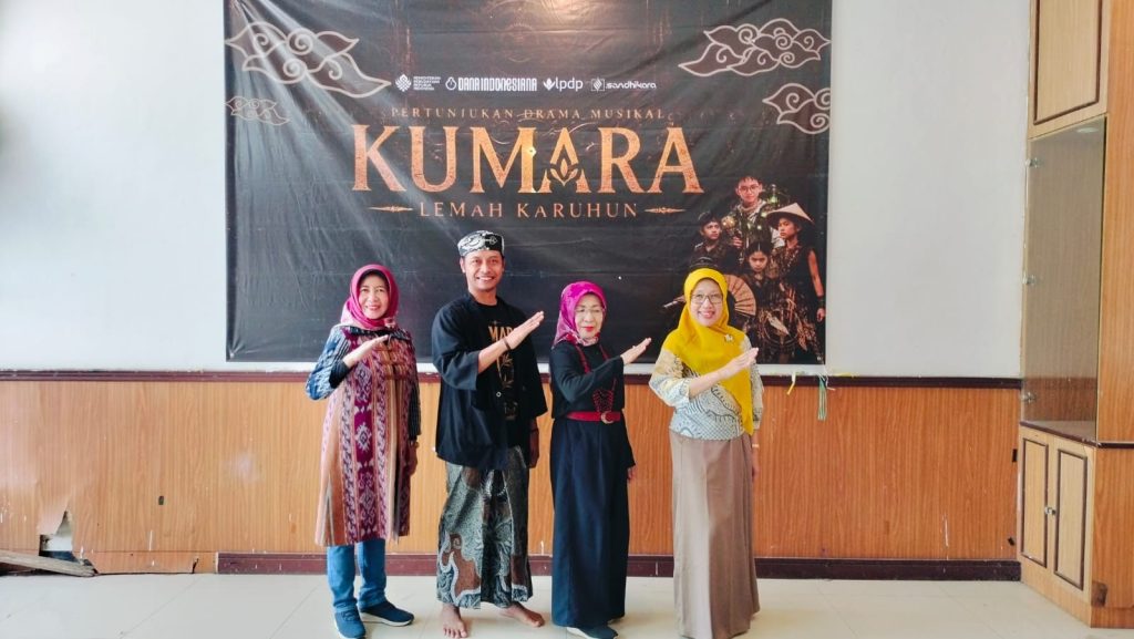 “PRESTASI ALUMNI PROGRAM STUDI PENDIDIKAN SENI UPI DALAM GELAR KUMARA LEMAH KARUHUN DI SUKABUMI”