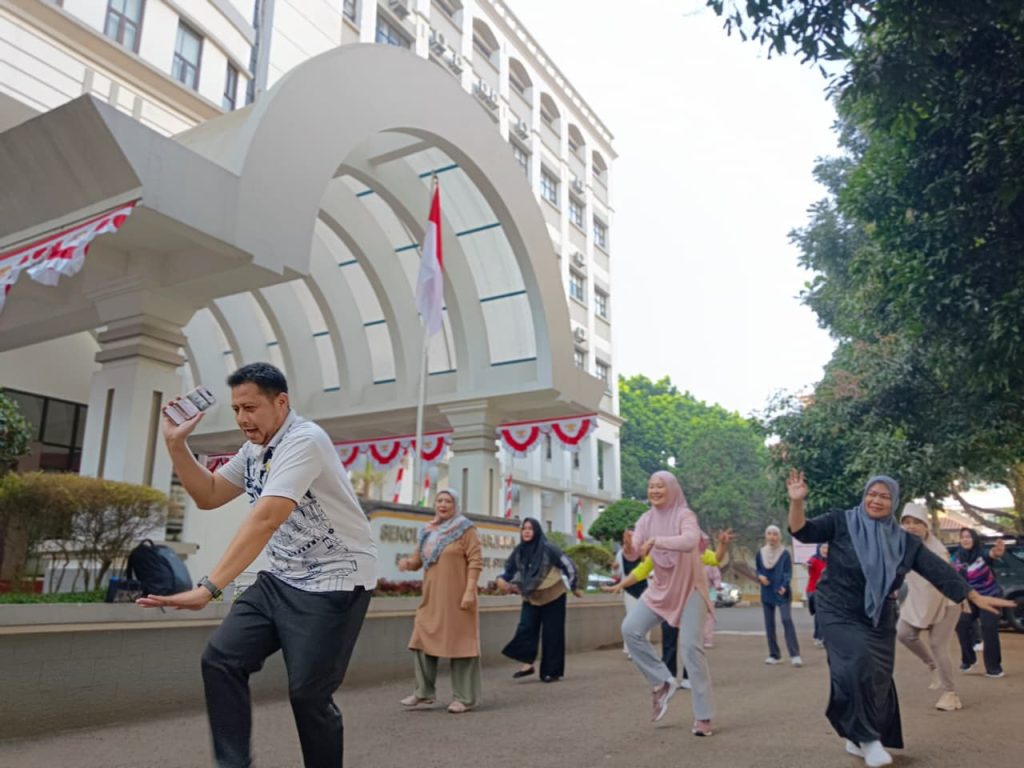 “Senam Bersama Pegawai SPs UPI Perkuat Budaya Hidup Sehat, Integritas, dan Semangat Kolaborasi”